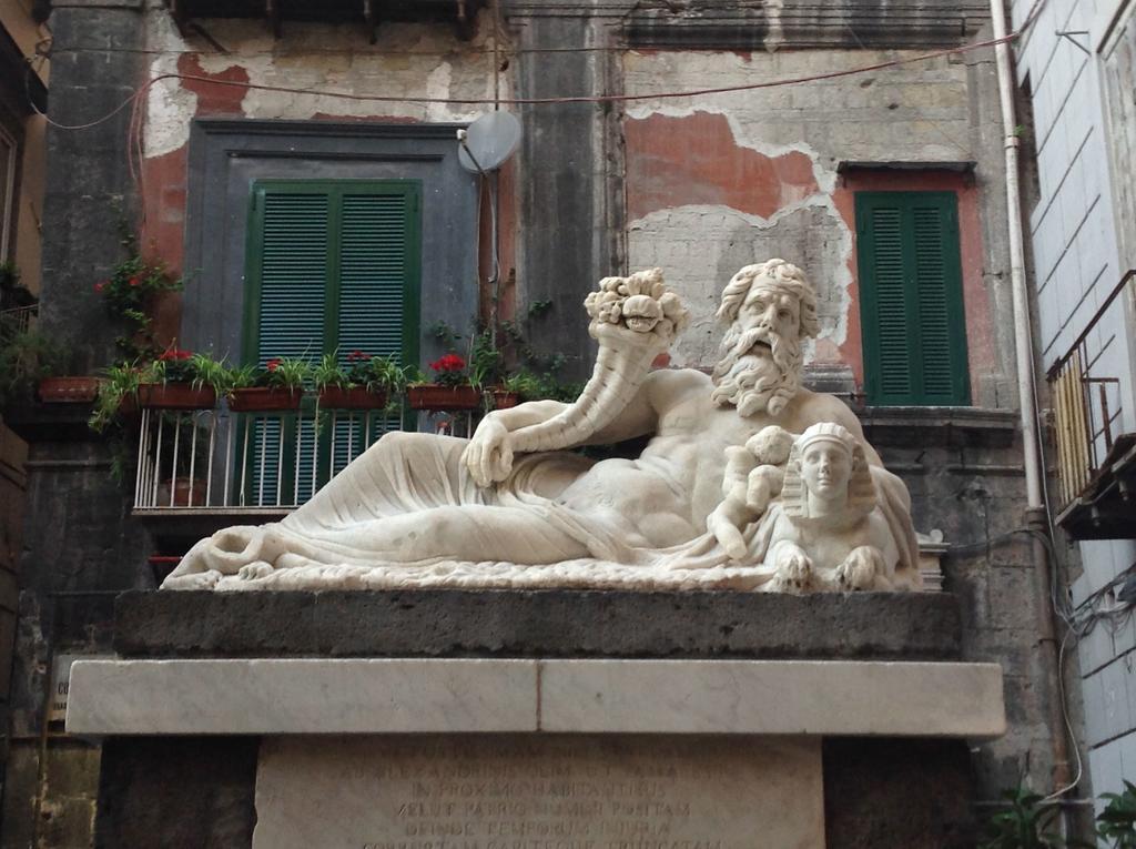 Casa San Marcellino Apartment เนเปิลส์ ภายนอก รูปภาพ